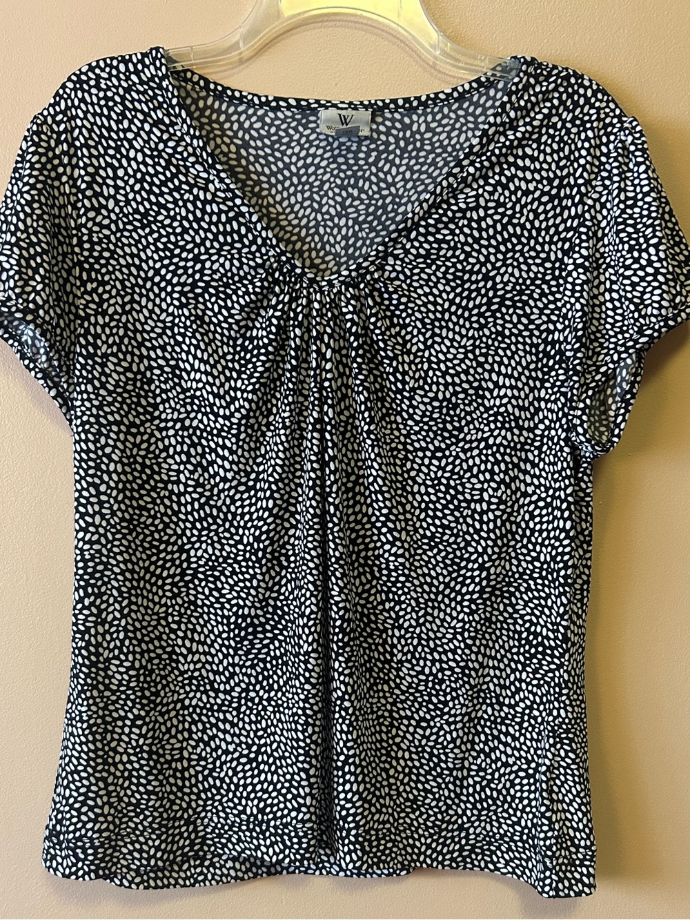 W by Worthington Black Short Sleeve V-Neck Top with White Spot Print